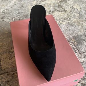 Italian shoes size 38 European which is 6.5 US